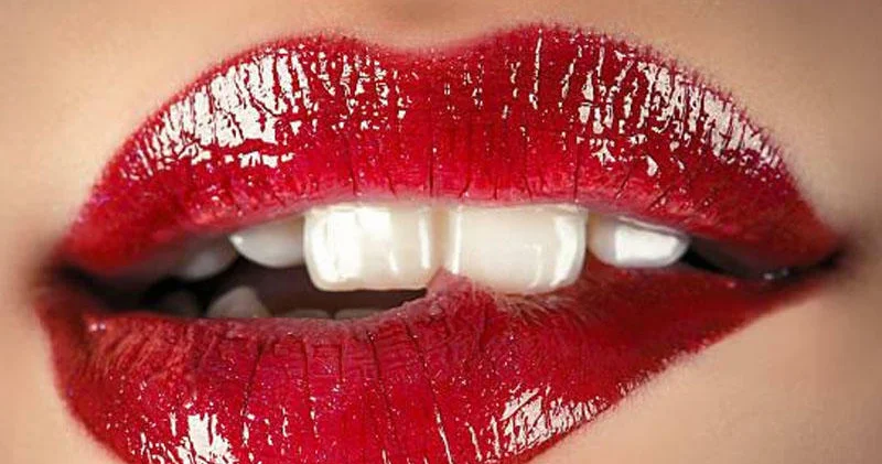 Stomatoloq öpüşməyin dişlərə faydasından danışdı