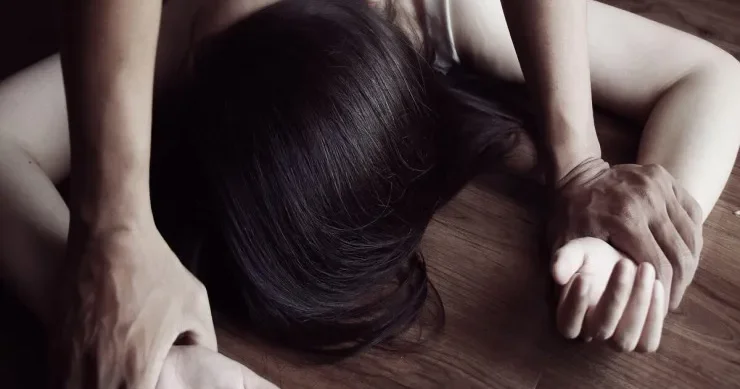 Yeni il şənliyində məmuru zorlayan məktəbliyə hökm oxundu