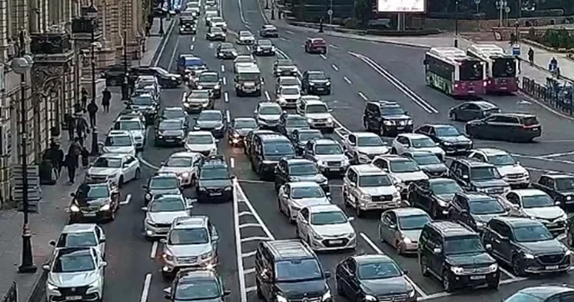 Bakının zolaqlı yollarında keçən həyat