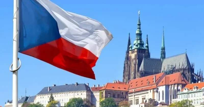 Çexiya XİN vətəndaşlarını Venesuelanı tərk etməyə çağırıb