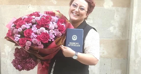 Qüvvət elmdədir: Təhsil və bilik Qumru xanım üçün həyat tərzidir