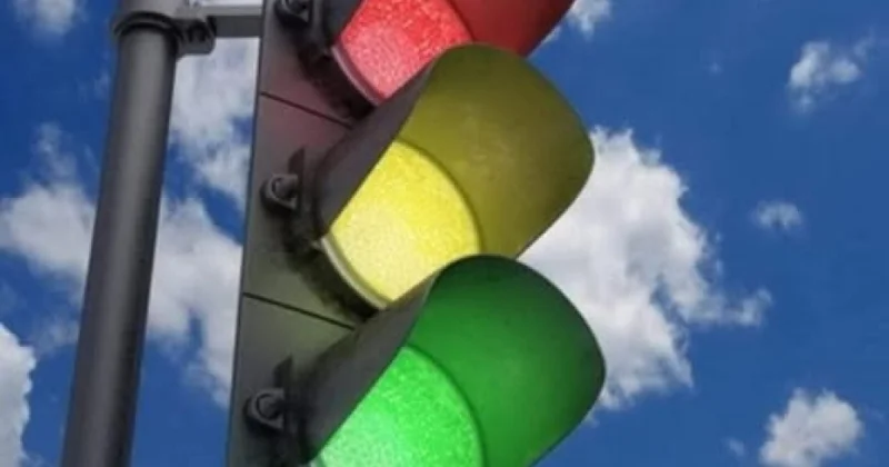 Yasamalda iki küçənin kəsişməsində işıqfor quraşdırılıb