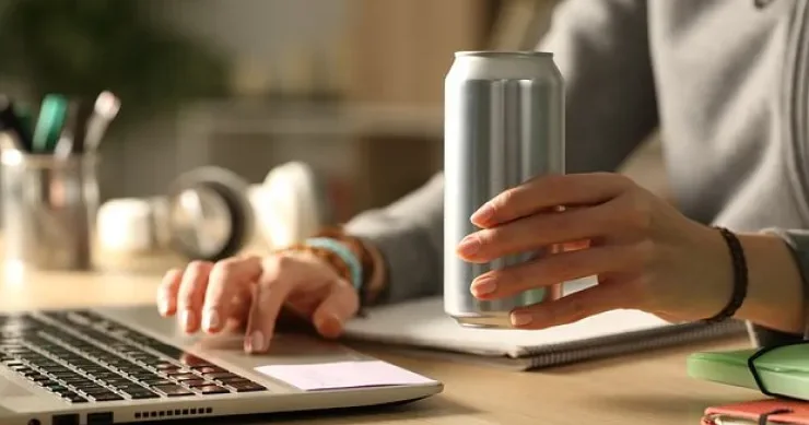 Bir qutu enerji içkisi sizdən bunları alır XƏBƏRDARLIQ