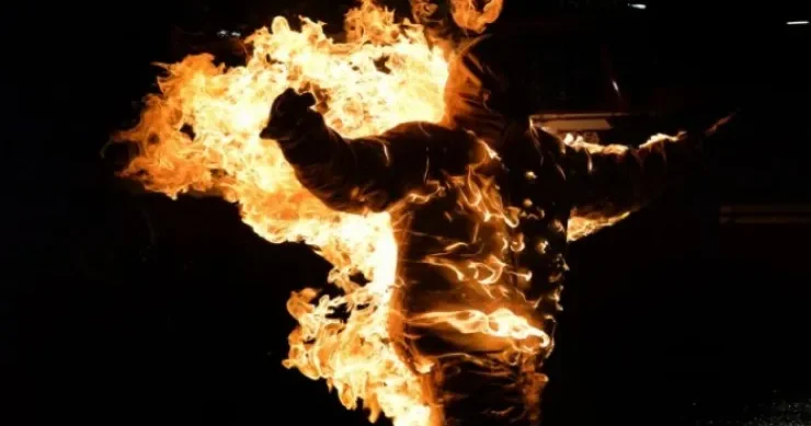 “Başına benzin tökdü, gördüm ki, yanır” Yanaraq ölən Zəhmətin MƏHKƏMƏSİ