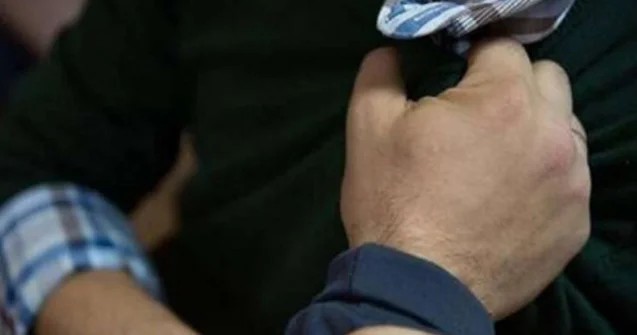 Küçədə vəzifəli şəxsə hücum etdi: 3 illik həbs olundu