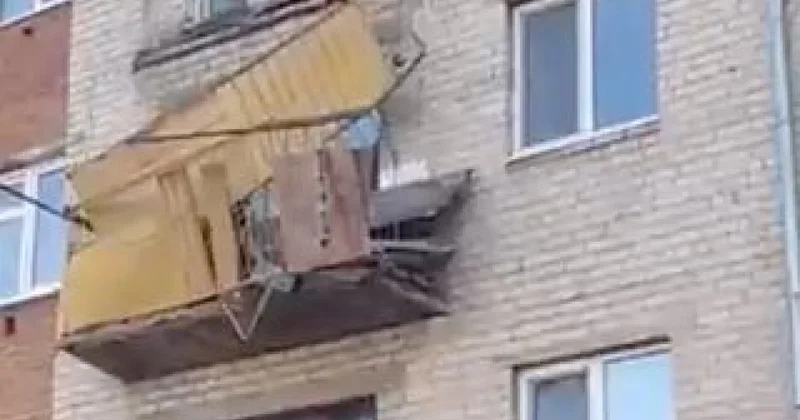 В Баку обрушился балкон жилого здания, есть пострадавшая