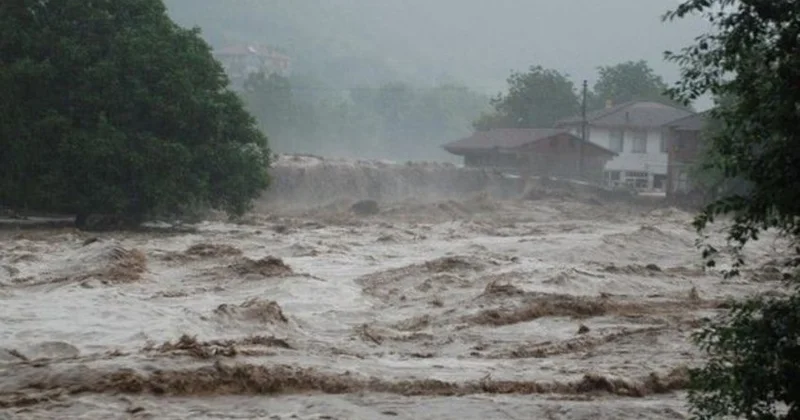 Vyetnamda daşqın: ölənlərin sayı 90 a çatıb, 12 nəfər itkin düşüb