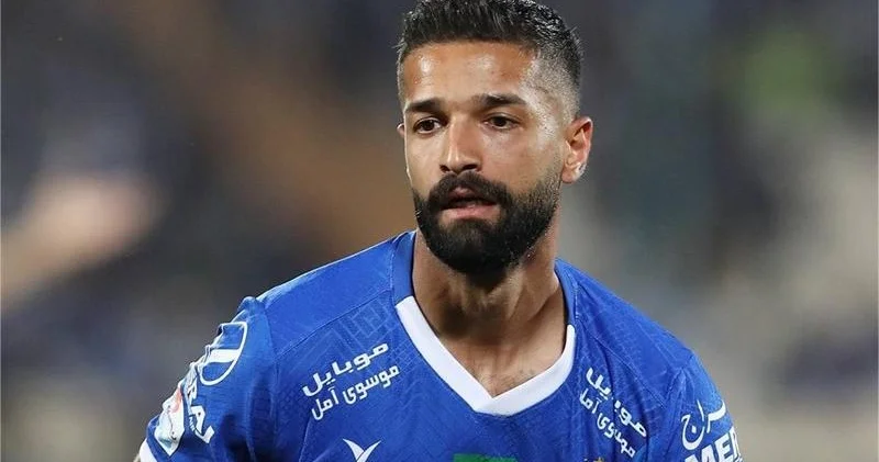 Şərab şüşəsi iranlı futbolçuya baha başa gəldi