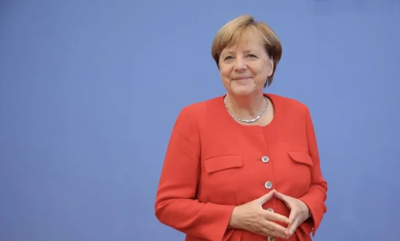 Merkel Şoltsun xələfinin adını açıqlayıb