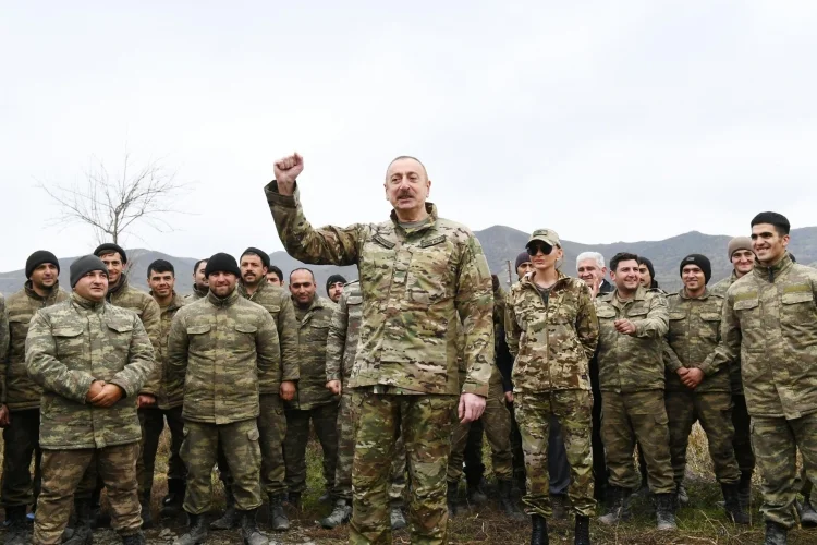 Qalib Ali Baş Komandan, xalqın inandığı lider