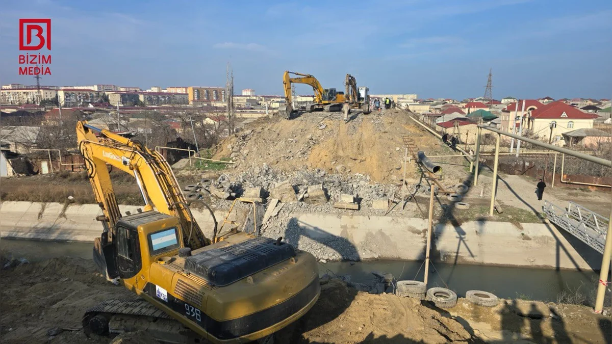 Saray körpüsünün söküntüsü davam edir FOTO/VİDEO