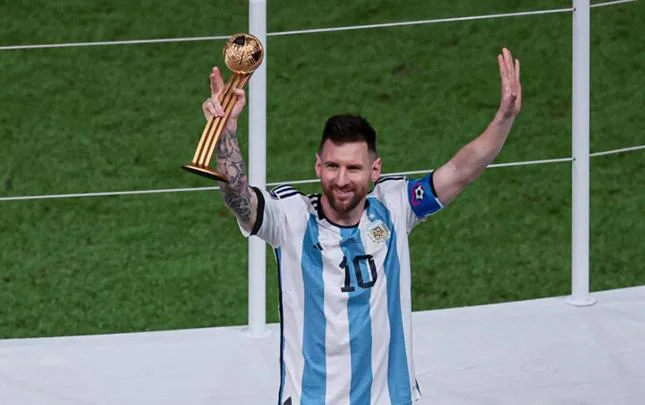 Messi kənd futbolu oynayır! Əfsanəvi qapıçı