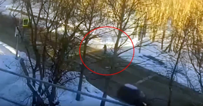 Səbirsizlik edib qırmızıdan keçən 85 yaşlı piyadanı maşın vurdu VİDEO