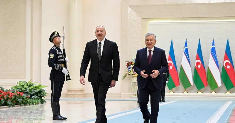 Мирзиёев поздравил Алиева и обсудил развитие союзнических связей