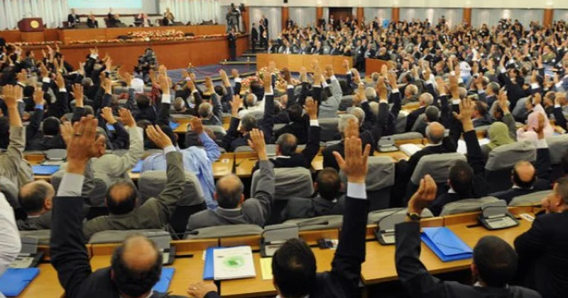 Алжирцы требуют извинений и репараций