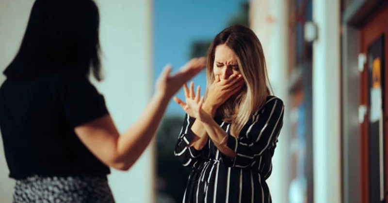 7 ildir münasibətləri pis olan müəllimlər Küçədə bir birlərini döydülər