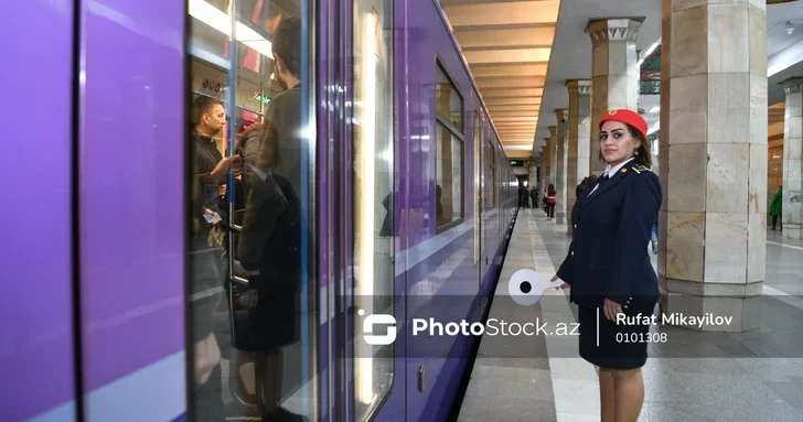 Бакинский метрополитен внес ясность в вопрос надписей Посадки нет на платформах