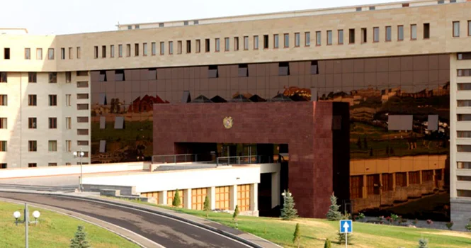 МО Армении опровергло распространяемую информацию о том, что военнослужащие ВС Азербайджана обстреляли армянские позиции на участке Нахчывана