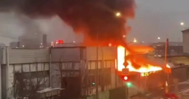 Moskvada Rijski bazarı yaxınlığında anbarlar YANIR VİDEO