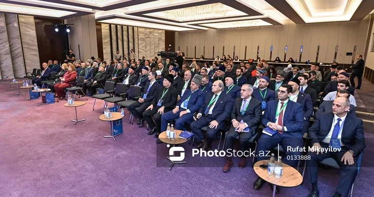 На Форуме религиозных деятелей в Баку рассмотрели вызовы религиозного образования в интернете