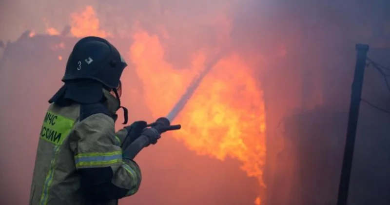 В центре Москвы горит цветочный склад
