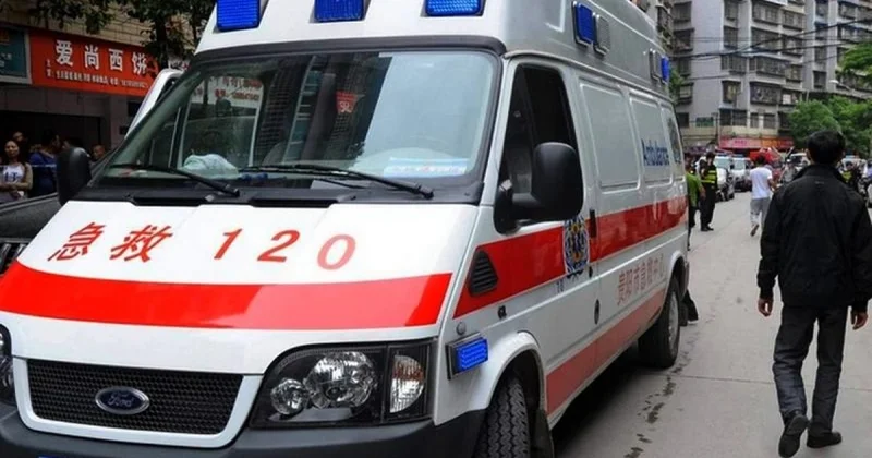 В Китае восемь человек погибли после падения автомобиля в пруд