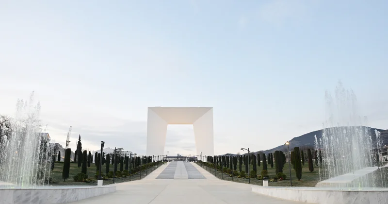 İlham Əliyev Xankəndi şəhərində Zəfər parkının açılışında iştirak edib