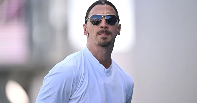 Zlatan İbrahimoviç Həbib Nurməhəmmədovla qol güləşdirib FOTO/VİDEO