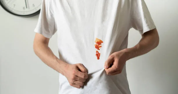 Ağ geyimlərdəki ləkələri bu üsullarla yox edin