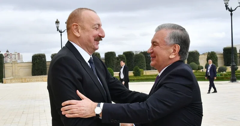 Шавкат Мирзиёев позвонил Ильхаму Алиеву