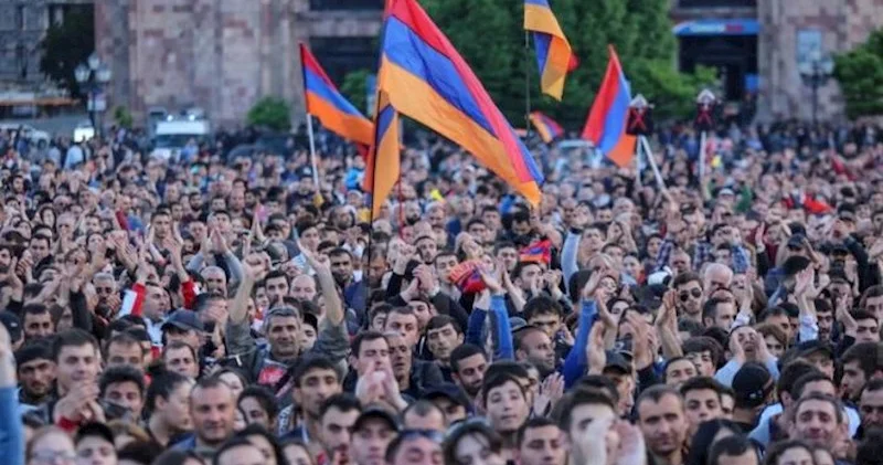 Ermənistanda insanlar hökumətin siyasətindən narazıdır Sorğu