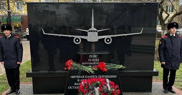 AZAL təyyarəsində həlak olanların xatirəsinə plitə ucaldıldı