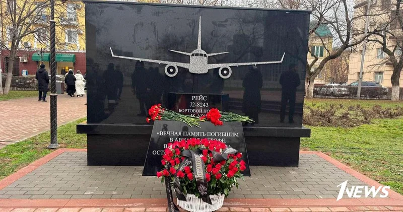 В Грозном открыли монумент в память о погибших при крушении самолета AZAL