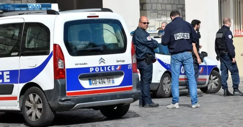 В Париже украден ценный сапфир