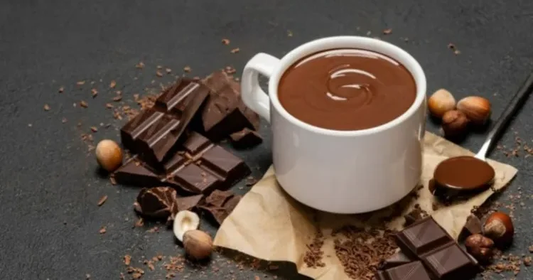 İsti şokoladdan bu səbəbdən imtina ETMƏLİSİNİZ