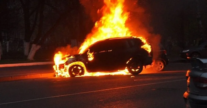 3 yaşlı uşaq maşında yanaraq öldü