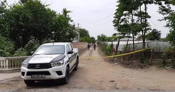 Arvadına görə 75 yaşlı nənəsini girov götürdü