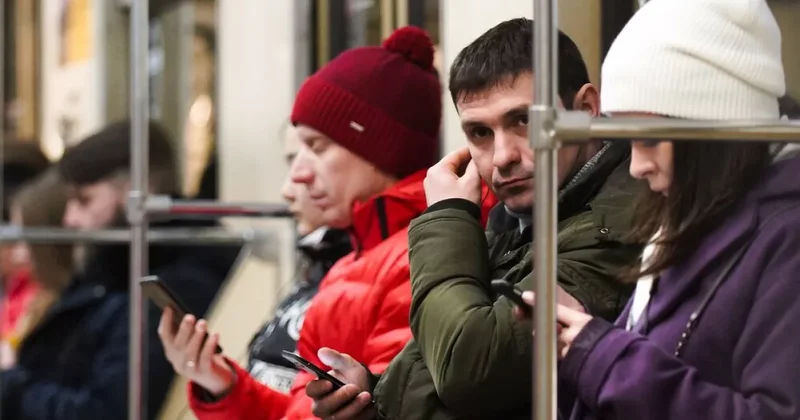 Музыка без наушников и дурно пахнущая одежда: в Москве ввели новые штрафы