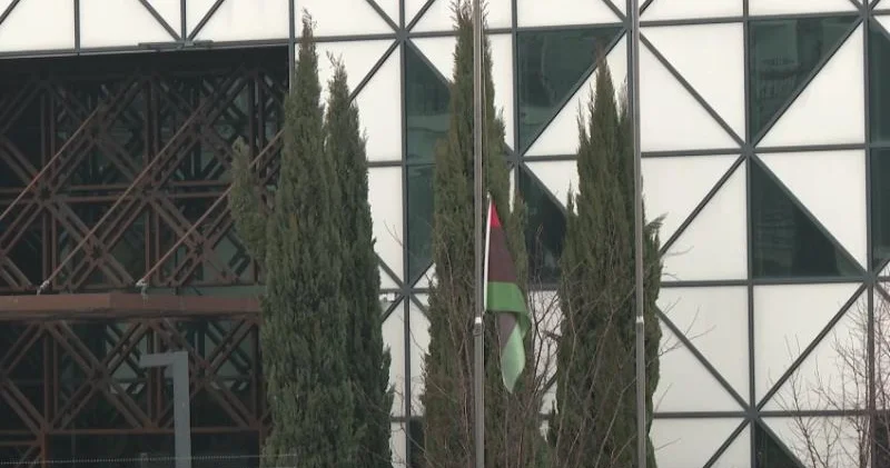 Ankaradakı Liviya səfirliyində bayraqlar yarıya endirilib