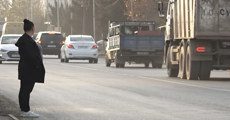 Novxanıda ölüm yolu : Piyada keçidi olmayan küçədə faciələr bitmir