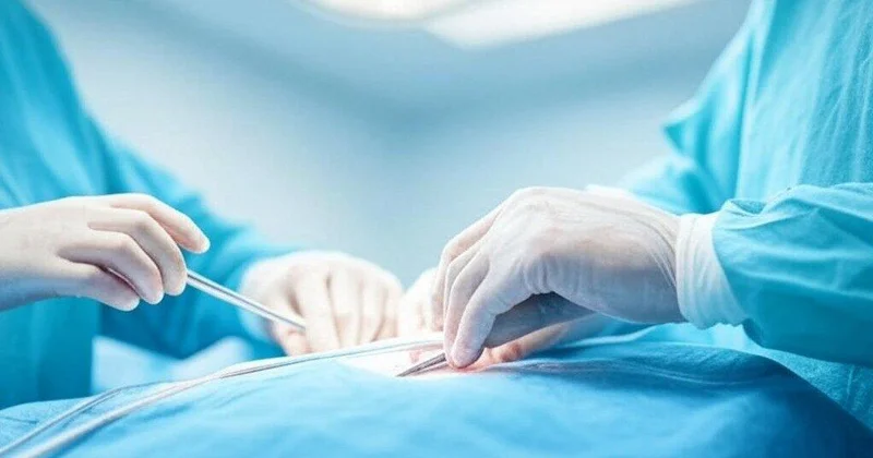 Mədəsi tam götürülən pasiyent danışdı: Bağırsağımı qida borusuna tikiblər