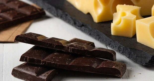 Мужчина украл 65 кусков сыра и шоколад