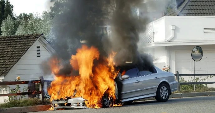 Siyəzəndə FACİƏ: Üç yaşlı uşaq avtomobildə yanaraq ÖLDÜ VİDEO