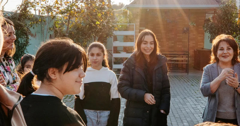 Leyla Əliyeva, Arzu Əliyeva və Alena Əliyeva “Təmiz Dünya” sığınacağında yaşayan uşaqların bayram sevincinə şərik olublar