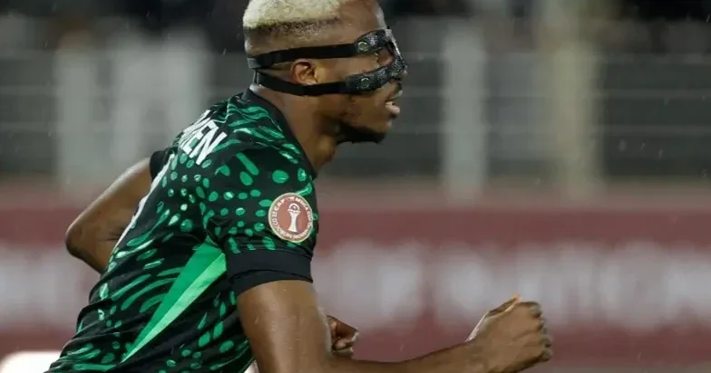 Osimhenin baş məşqçi ilə dartışması Afrikada gündəm oldu VİDEO