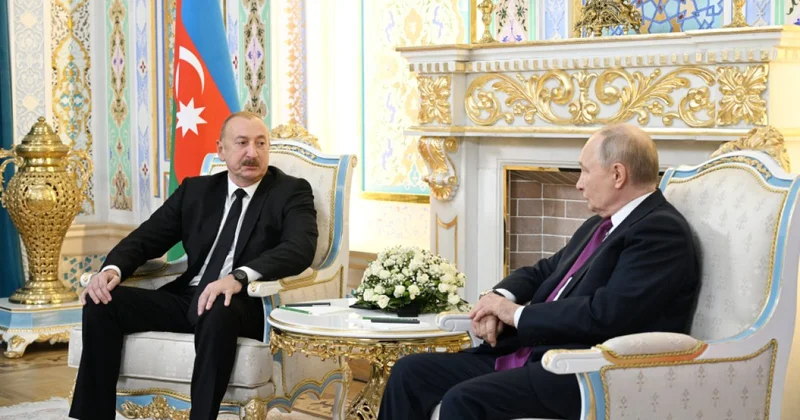 Путин поздравляет Алиева