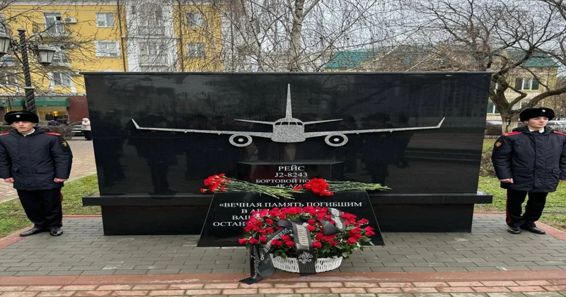 AZAL təyyarəsinin qəzaya uğraması nəticəsində həlak olanların xatirəsinə Qroznıda memorial plitə qoyulub