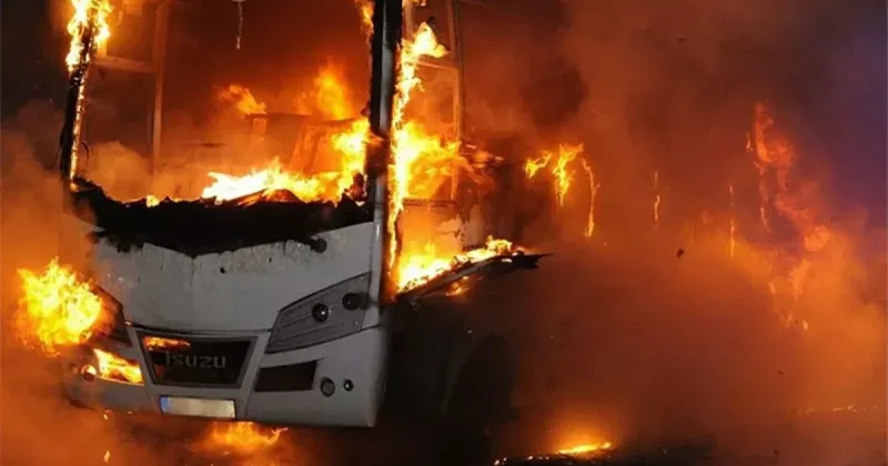 Рядом с Сарайским постом горит маршрутный автобус: ФОТО