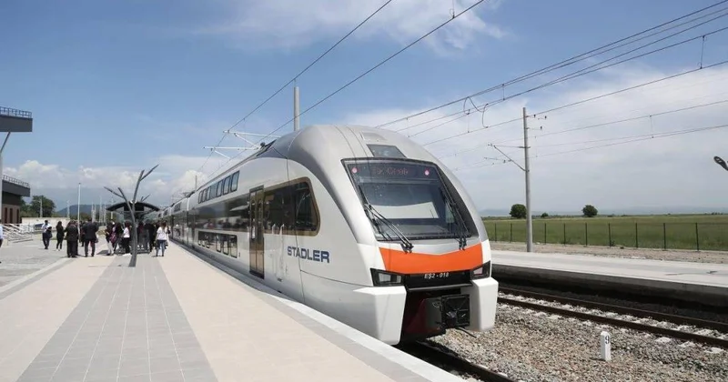 В праздничные дни по Азербайджану запустят дополнительные поезда ГРАФИК