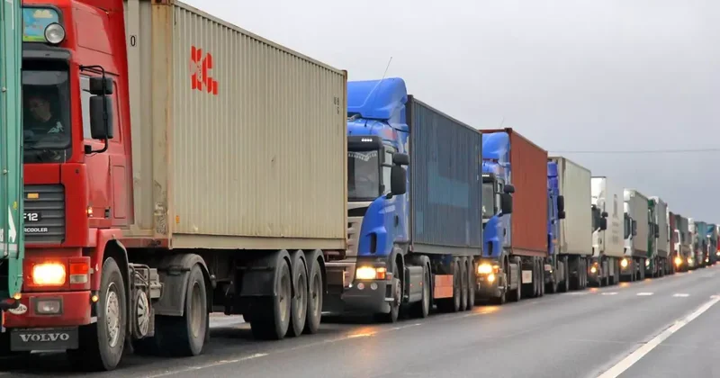 Доходы Грузии от транзита грузовиков сократились